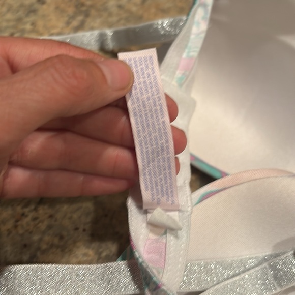 More than Magic Floral Print Bra with Adjustable Straps. No underwire - Picture 9 of 9